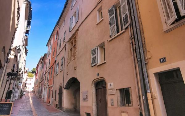 Appartement à vendre    2 pièces • 28 m2 Ollioules