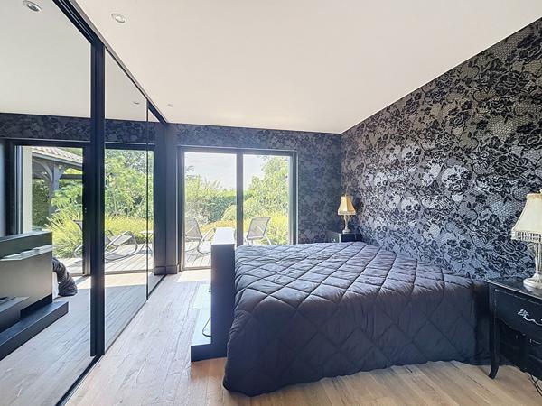 Villa de charme avec piscine, 6 chambres et 1 500 m² de terrain, dépendance!