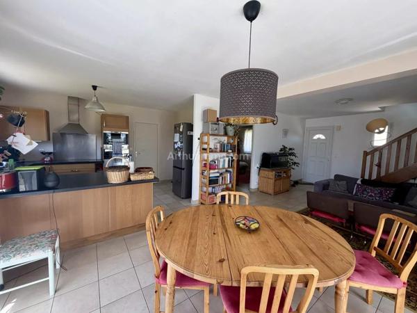 Vente                                                      Maison
                        
                     6 pièces                      153 m2                     à Quévert