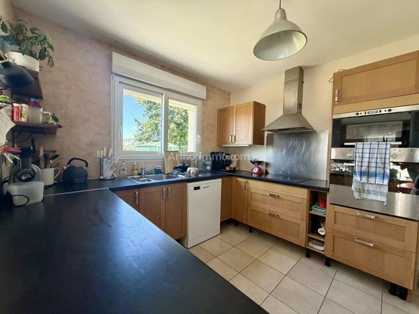 Vente                                                      Maison
                        
                     6 pièces                      153 m2                     à Quévert
