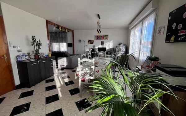 Maison à vendre    4 pièces •  Tonnay-Charente