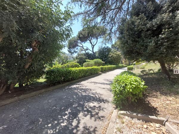 Appartement T2 La Seyne Sur Mer à Tamaris de 30.20 m² avec terrasse
