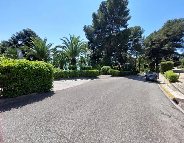 Appartement T2 La Seyne Sur Mer à Tamaris de 30.20 m² avec terrasse
