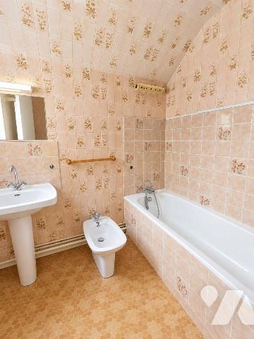 CHANTEPIE (35) - Maison de ville mitoyenne des deux côtés de 1983 de 100 m² exposée Sud + gara...