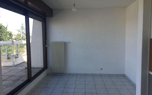 Appartement à louer    1 pièce •  Gradignan