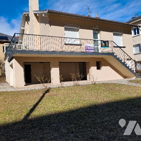 GAP - Maison de ville T4 de 90 m² hab. avec garage et caves / terrain 428 m² - Rénovée -DPE / B ...