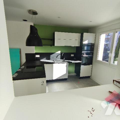 GAP - Maison de ville T4 de 90 m² hab. avec garage et caves / terrain 428 m² - Rénovée -DPE / B ...