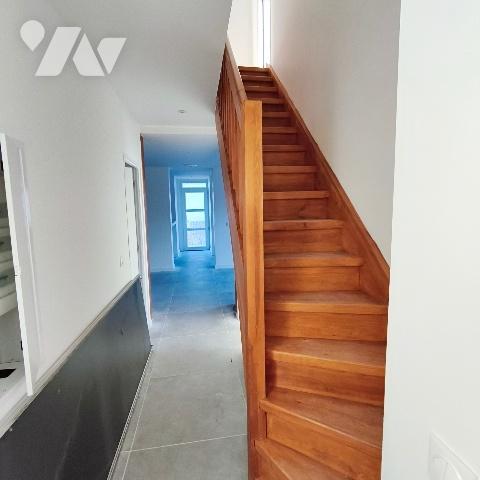 GAP - Maison de ville T4 de 90 m² hab. avec garage et caves / terrain 428 m² - Rénovée -DPE / B ...