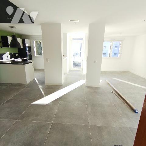 GAP - Maison de ville T4 de 90 m² hab. avec garage et caves / terrain 428 m² - Rénovée -DPE / B ...