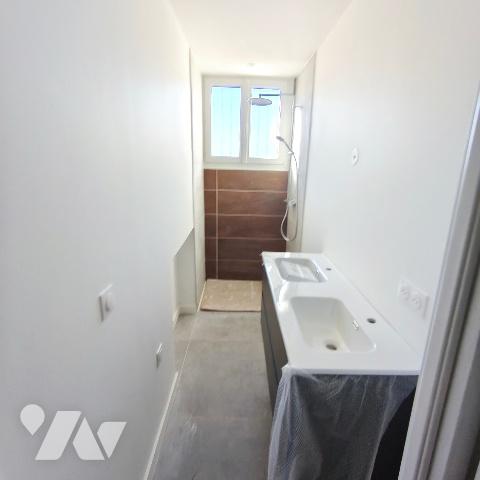 GAP - Maison de ville T4 de 90 m² hab. avec garage et caves / terrain 428 m² - Rénovée -DPE / B ...