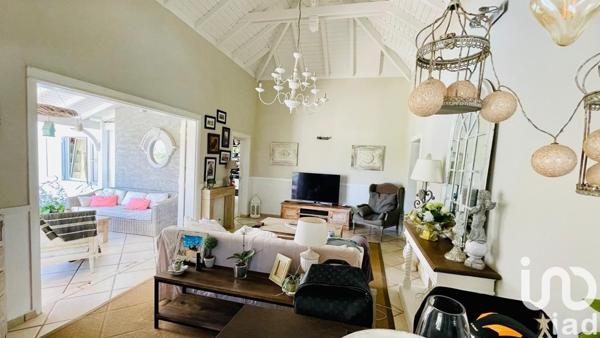 Pavillon 4 pièces de 96 m² à Petit-Bourg (97170)