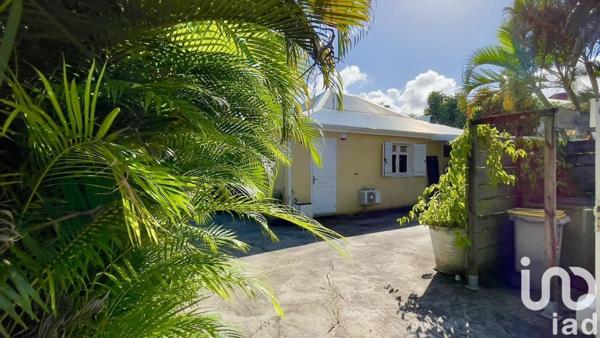 Pavillon 4 pièces de 96 m² à Petit-Bourg (97170)