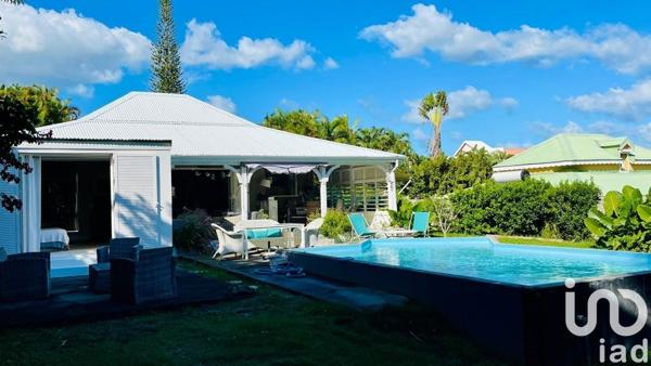 Pavillon 4 pièces de 96 m² à Petit-Bourg (97170)