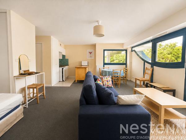 À LOUER - Studio meublé 37 m² - Centre-ville d'Auray avec parking et cave