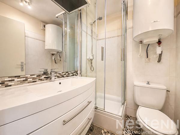 À LOUER - Studio meublé 37 m² - Centre-ville d'Auray avec parking et cave