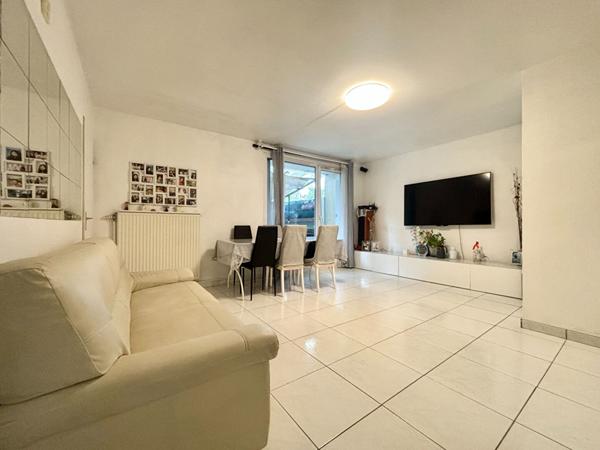 Appartement 4 pièces au rez-de-chaussée avec grande terrasse