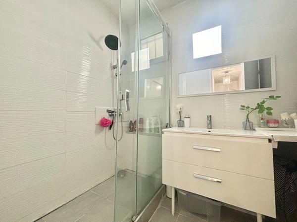 Appartement 4 pièces au rez-de-chaussée avec grande terrasse