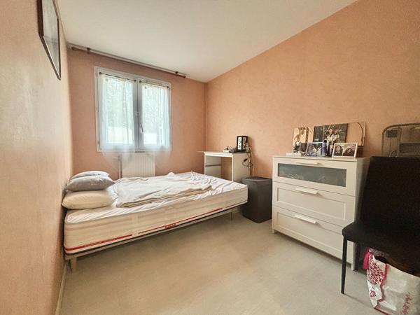 Appartement 4 pièces au rez-de-chaussée avec grande terrasse