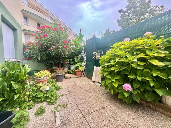 Appartement 4 pièces au rez-de-chaussée avec grande terrasse
