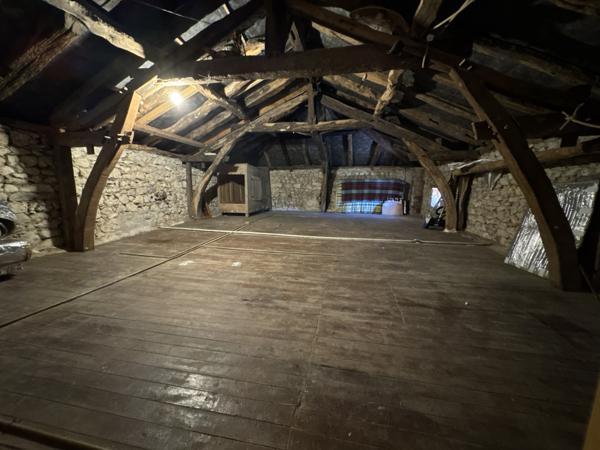 Bel ensemble en pierre avec gîte, grange et piscine. Dausse (47140)