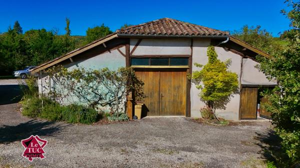 Bel ensemble en pierre avec gîte, grange et piscine. Dausse (47140)