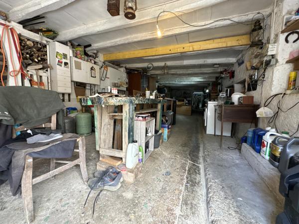 Bel ensemble en pierre avec gîte, grange et piscine. Dausse (47140)