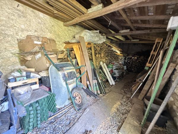 Bel ensemble en pierre avec gîte, grange et piscine. Dausse (47140)