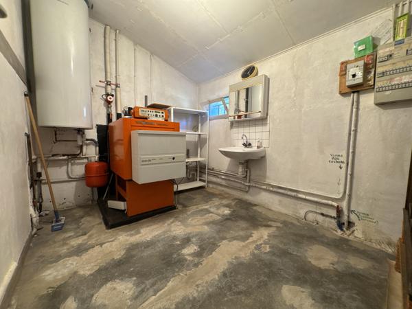 Bel ensemble en pierre avec gîte, grange et piscine. Dausse (47140)