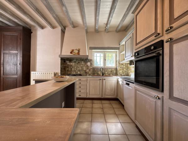 Bel ensemble en pierre avec gîte, grange et piscine. Dausse (47140)