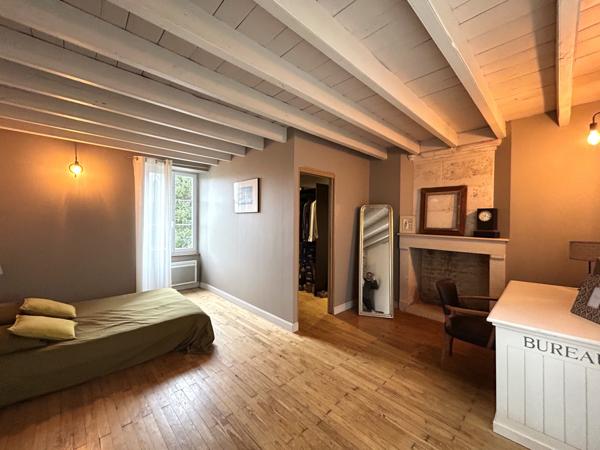 maison familiale 4 chambres au coeur du village, jardin clos, dépendances, atelier