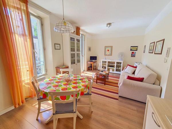 Vente                                                      Appartement
                        
                     2 pièces                      34 m2                     à Cannes