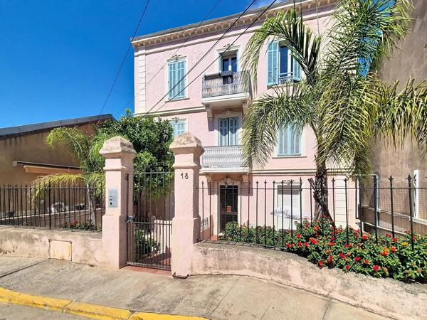 Vente                                                      Appartement
                        
                     2 pièces                      34 m2                     à Cannes