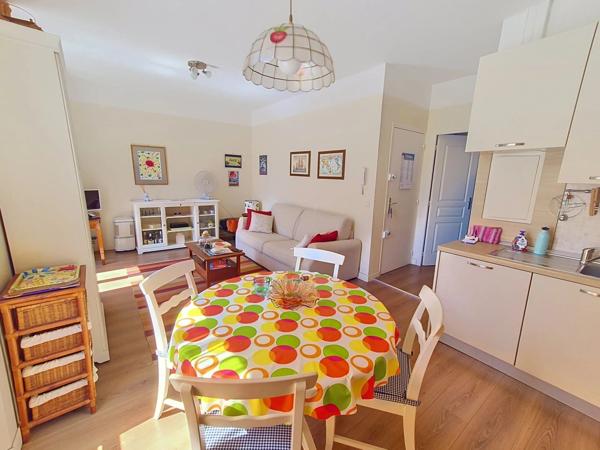 Vente                                                      Appartement
                        
                     2 pièces                      34 m2                     à Cannes