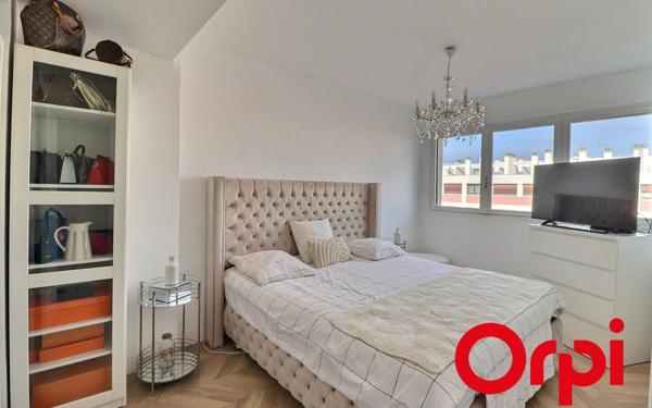 Appartement à vendre    3 pièces • 69 m2 Marseille 2