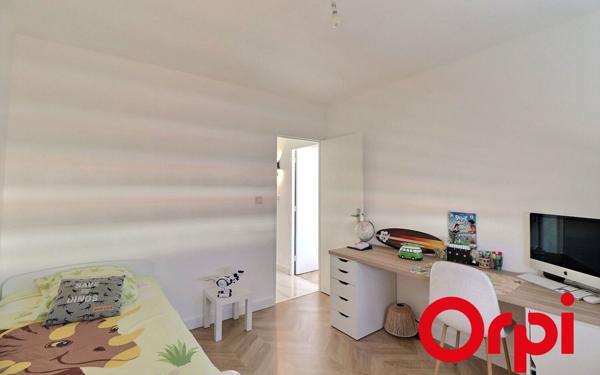 Appartement à vendre    3 pièces • 69 m2 Marseille 2