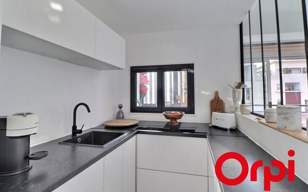 Appartement à vendre    3 pièces • 69 m2 Marseille 2