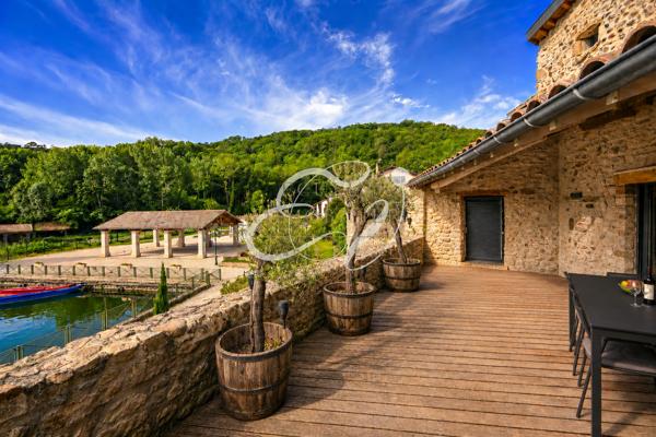 Maison en pierre d’exception avec cachet historique et vue panoramique