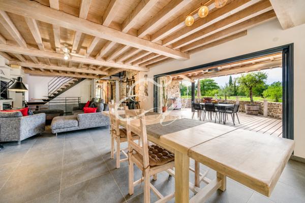 Maison en pierre d’exception avec cachet historique et vue panoramique