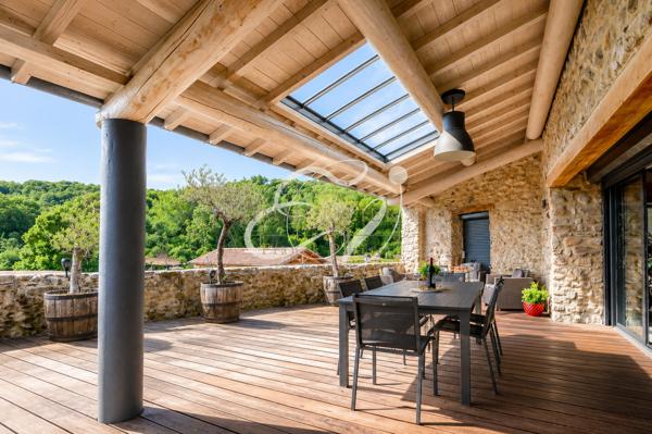 Maison en pierre d’exception avec cachet historique et vue panoramique