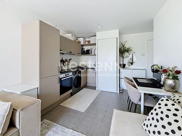 Lumineux T2 en étage élevé, vue dégagée, calme, un garage, résidence de  2016