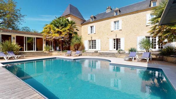 Maison ancienne - Sarlat-la-caneda Belle demeure en pierres proche de la Dordogne.