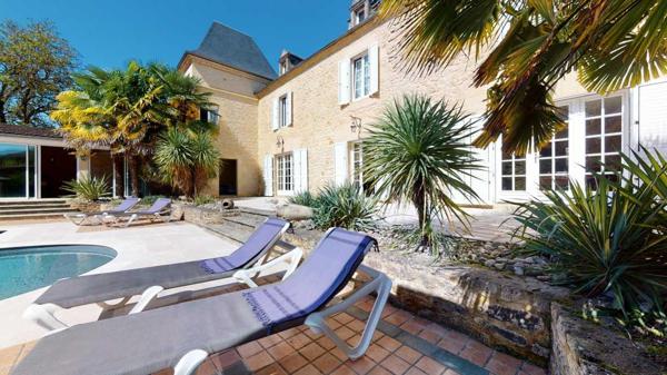 Maison ancienne - Sarlat-la-caneda Belle demeure en pierres proche de la Dordogne.
