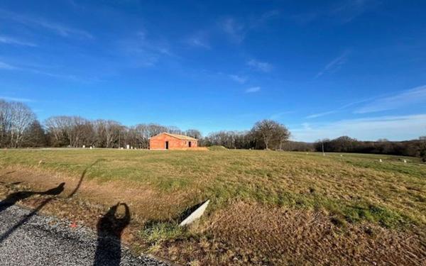 Terrain à vendre    La Geneytouse