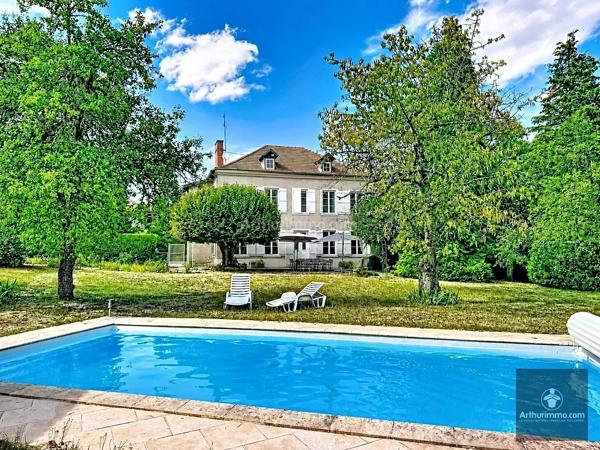 Vente                                                      Maison
                        
                     7 pièces                      290 m2                     à Renaison