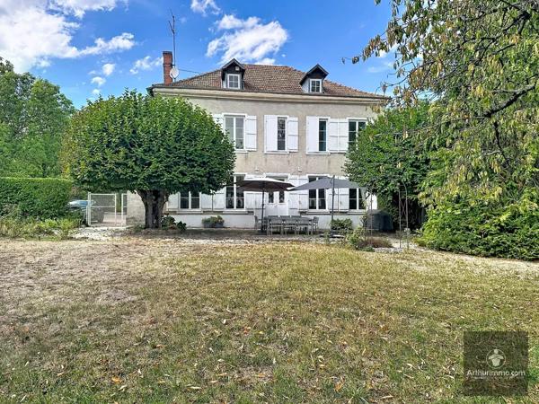 Vente                                                      Maison
                        
                     7 pièces                      290 m2                     à Renaison