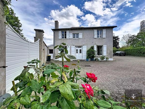 Vente                                                      Maison
                        
                     7 pièces                      290 m2                     à Renaison