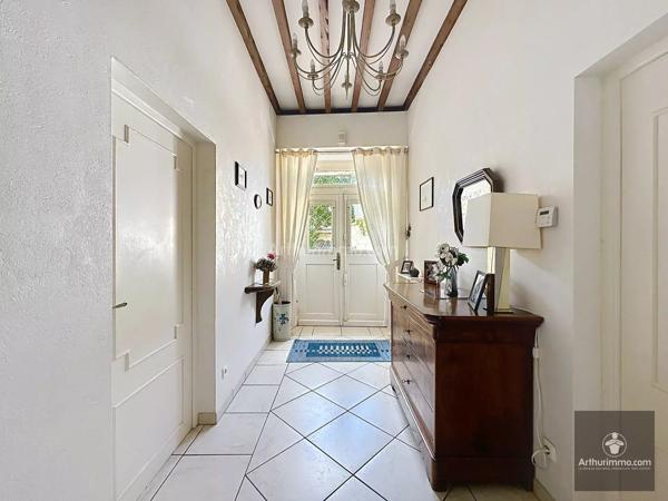 Vente                                                      Maison
                        
                     7 pièces                      290 m2                     à Renaison