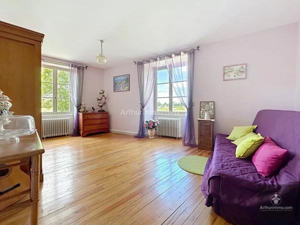 Vente                                                      Maison
                        
                     7 pièces                      290 m2                     à Renaison