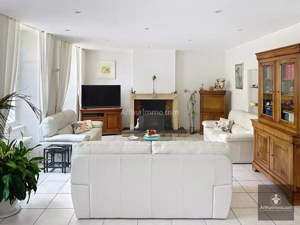 Vente                                                      Maison
                        
                     7 pièces                      290 m2                     à Renaison