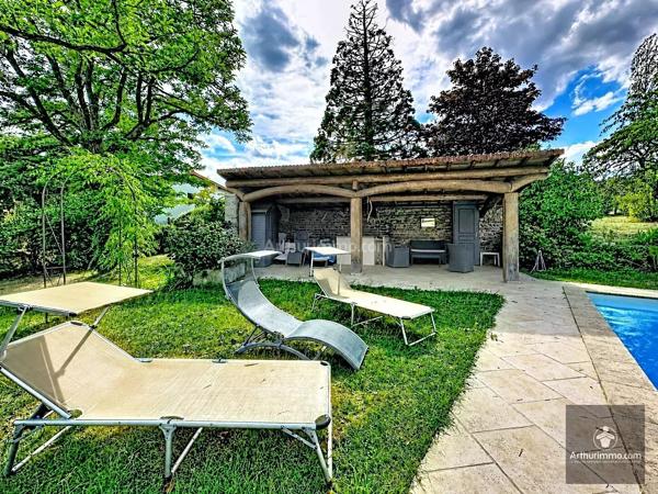 Vente                                                      Maison
                        
                     7 pièces                      290 m2                     à Renaison